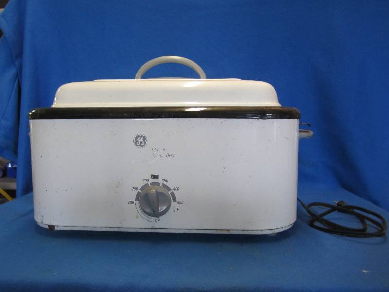 lot 64 image: GE 18-quart roster oven with remova...