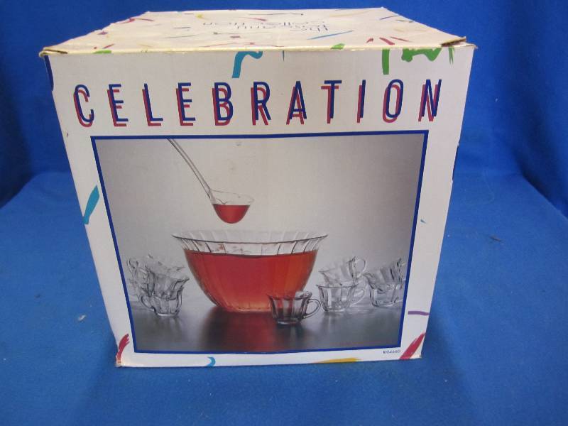 lot 68 image: Nice glass punch bowl set. Bowl wit...