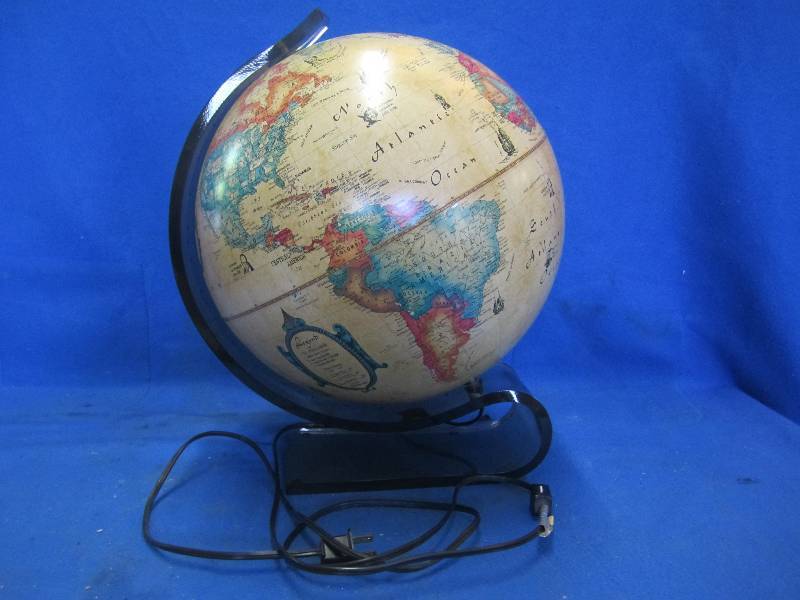 lot 69 image: Light up globe. Works as it should....