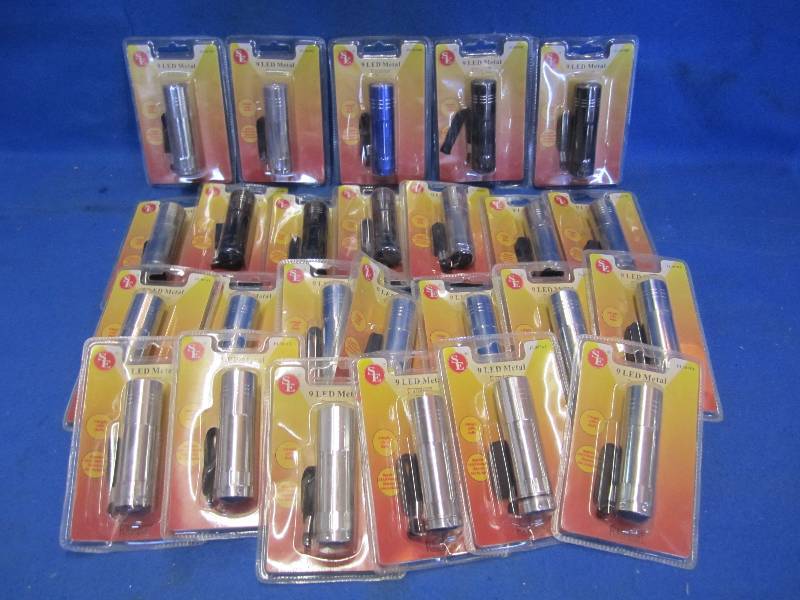 lot 73 image: Lot of 25 LED flashlights. 9 LEDs ...