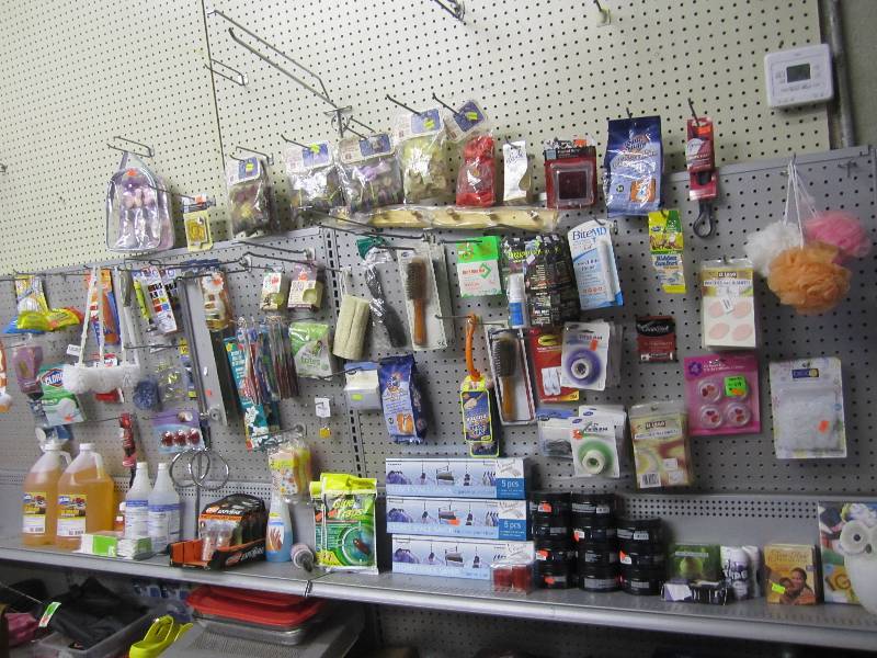 lot 76 image: Large resale lot. Everything hangin...