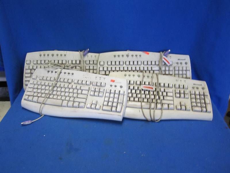 lot 93 image: Lot of 4 Microsoft keyboards....