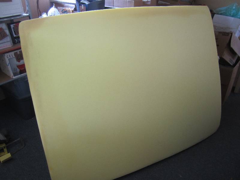 lot 95 image: Large piece of foam. About 80x60x6...