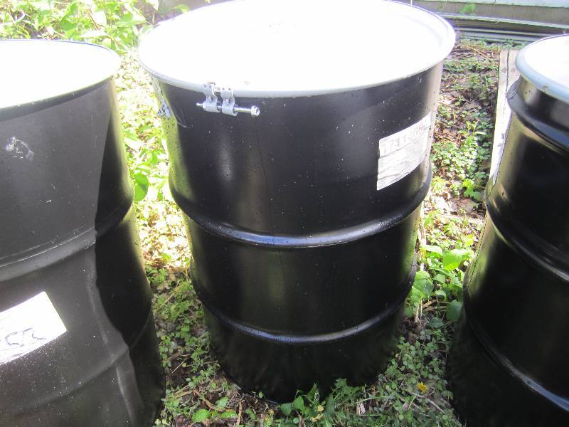lot 112 image: 55 gallon steel barrel with lid....