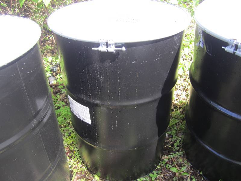 lot 113 image: 55 gallon steel barrel with lid....