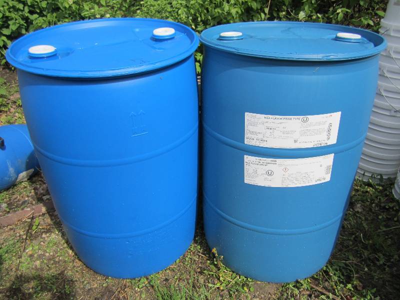 lot 117 image: 2 - 55 gallon plastic barrels....