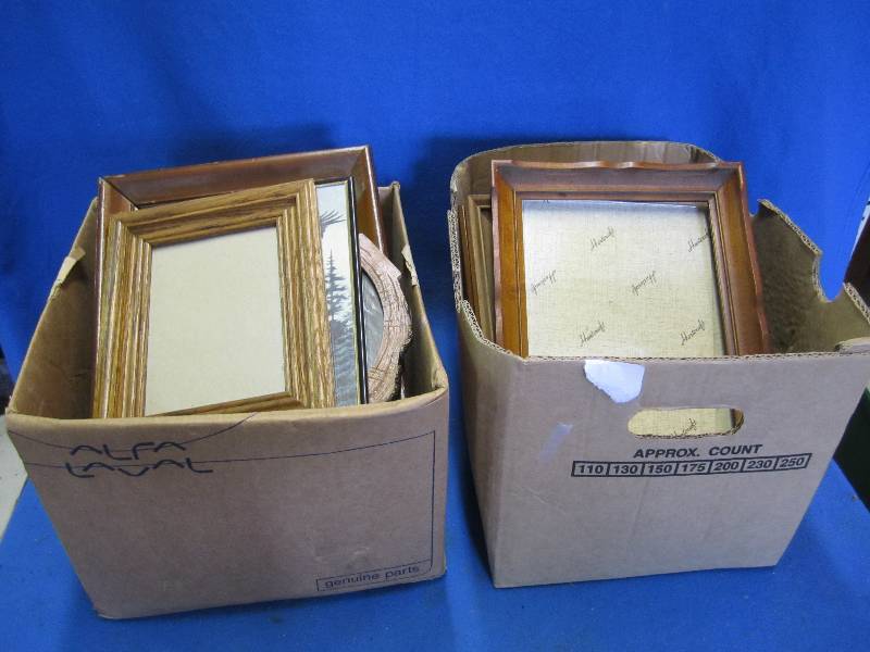 lot 125 image: Large lot of of photo frames. Misc ...