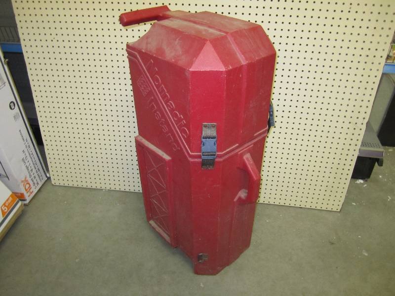 lot 126 image: Nomadic Instand rolling case with c...