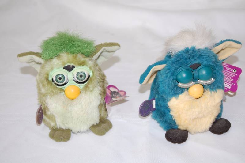 lot 5 image: Furbies