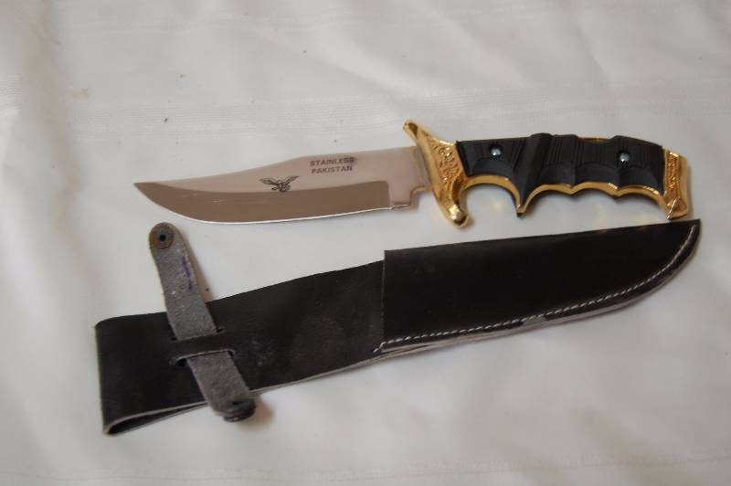 lot 23 image: Hunting Knife