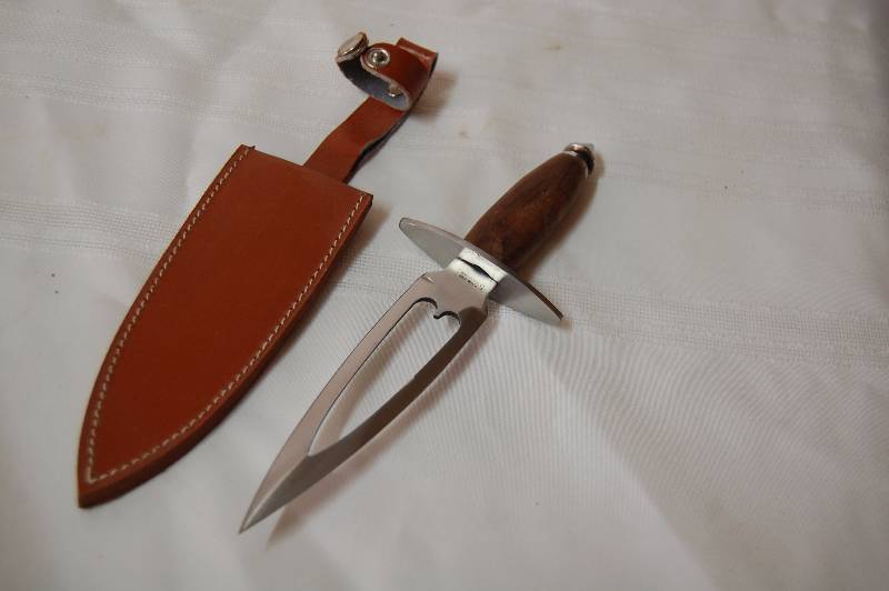 lot 24 image: Hollow Dagger