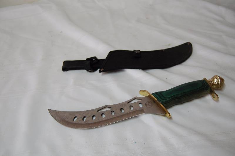 lot 25 image: Large Curved Knife