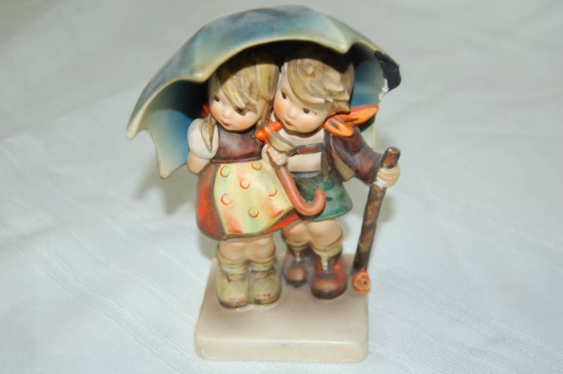 lot 30 image: Hummel Figurine