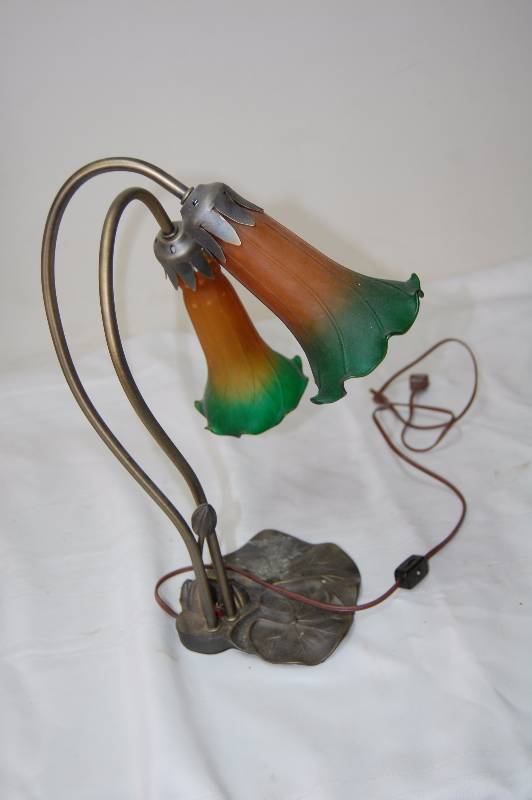 lot 35 image: Flower Lamp