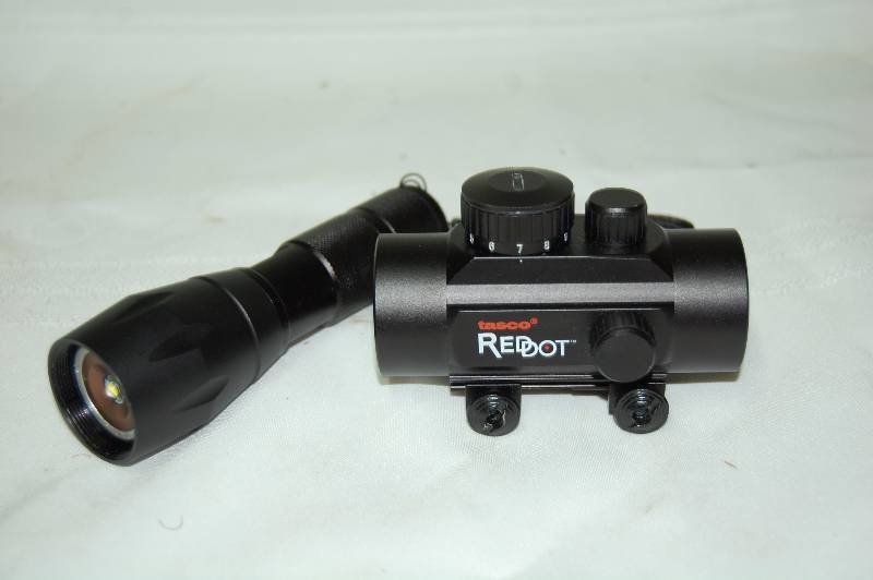 lot 103 image: Tasco Red Dot Scope and Flash Light