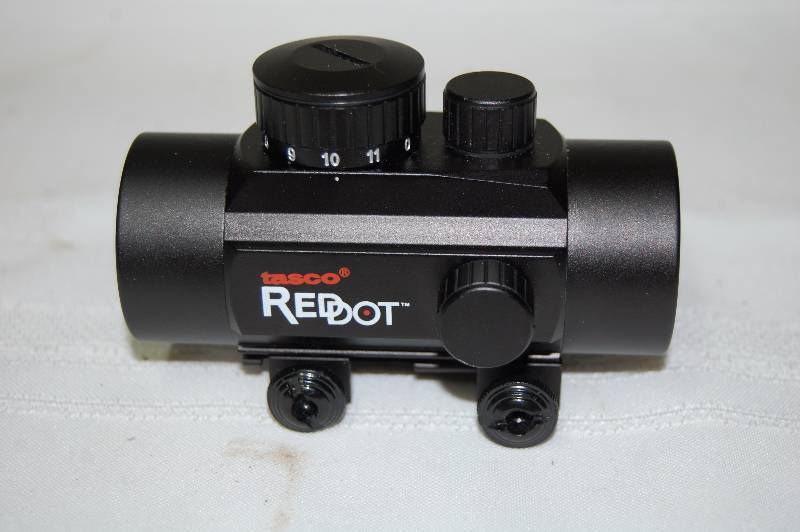 lot 104 image: Tasco Red Dot Scope
