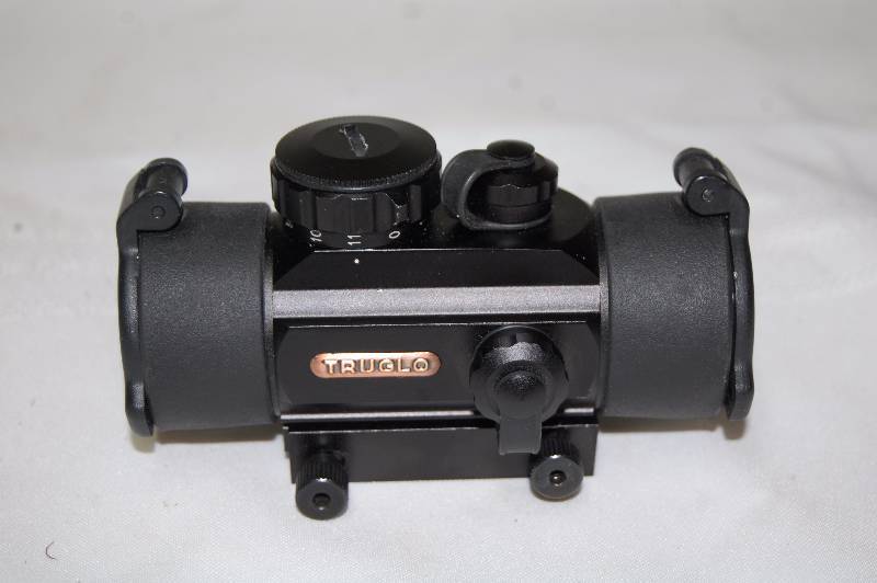 lot 105 image: Truglow Red Dot Scope