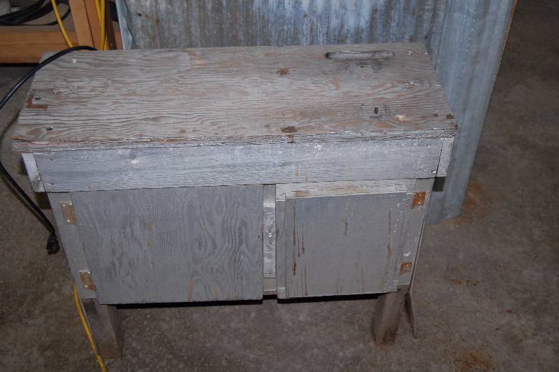 lot 173 image: Cabinet with Motor for Belt Driven Tool