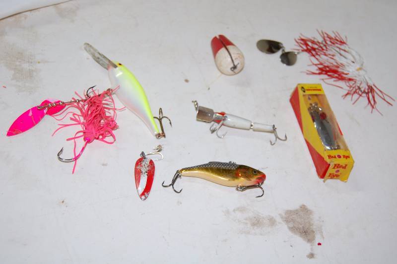 lot 197 image: Misc Fishing Lures