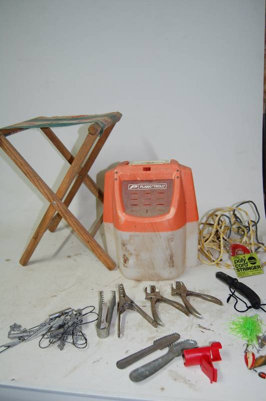 lot 216 image: Fishing Accessories