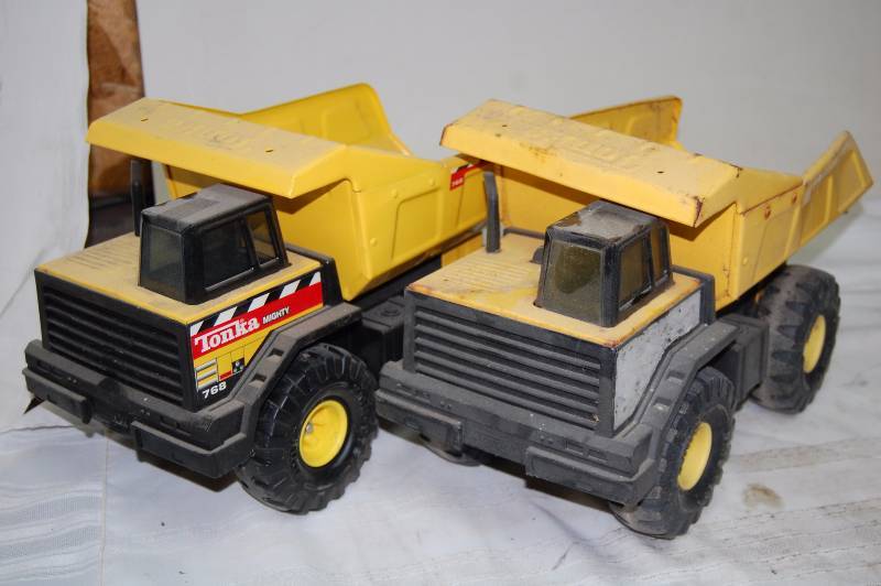 lot 255 image: Tonka Trucks