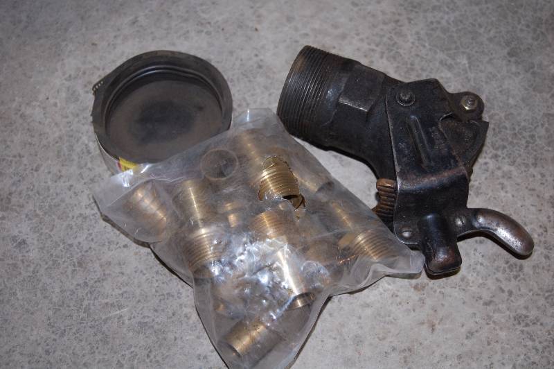 lot 294 image: Liquid and Gas Pipe Fittings