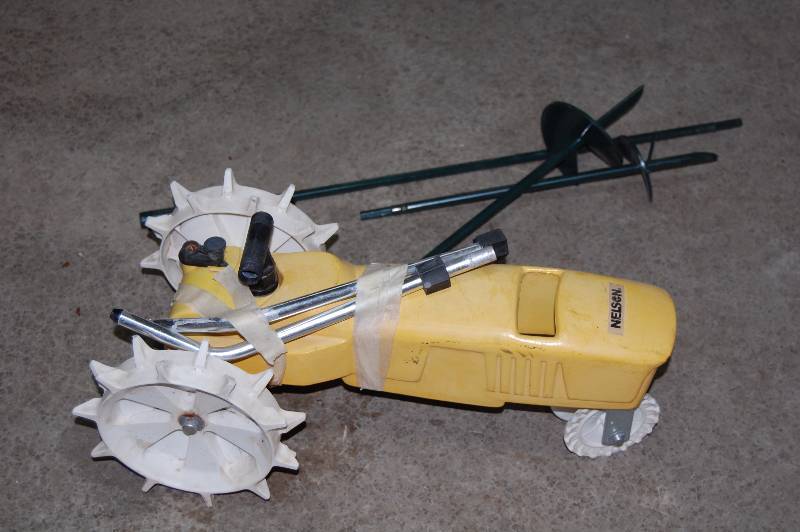 lot 298 image: Garden Gopher and Decorative Tractor Sprinkler