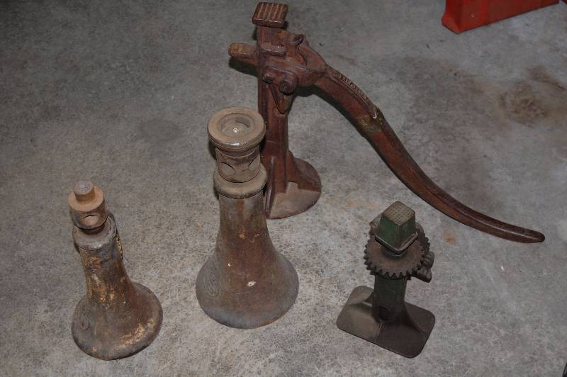 lot 305 image: Vintage Jacks