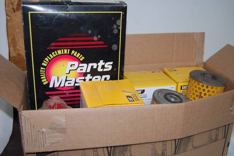 lot 320 image: Caterpillar Oil Filter and Air Filter