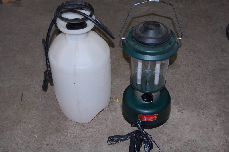 lot 323 image: Coleman Lantern and Chemical Sprayer