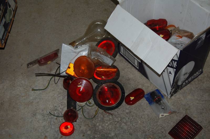 lot 327 image: Mixed Box of Lights