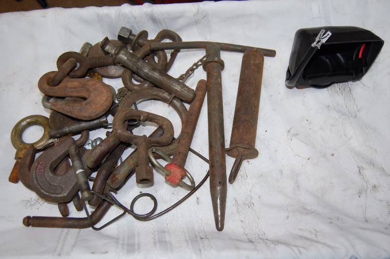 lot 335 image: Chains and Trailer Pieces