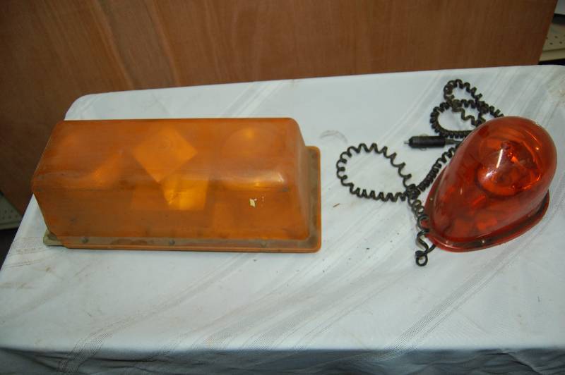 lot 345 image: Magnetic Car Top Safety Lights
