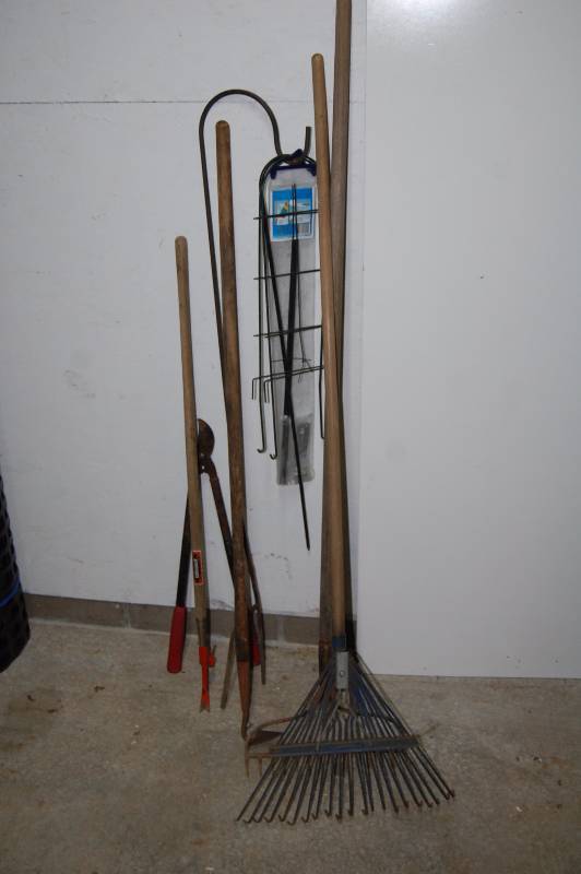 lot 359 image: Yard Tools and Bird Feeder