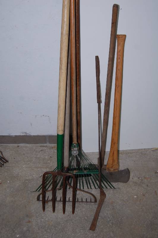 lot 360 image: Yard Tools