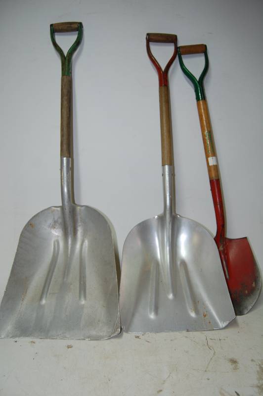 lot 363 image: Yard Tools