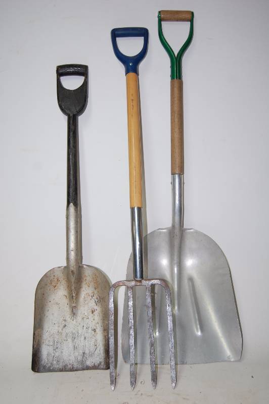 lot 364 image: Yard Tools