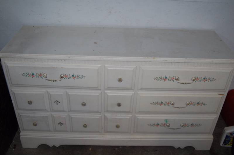 lot 372 image: Dresser