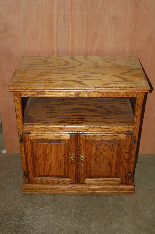 lot 373 image: Oak Cabinet