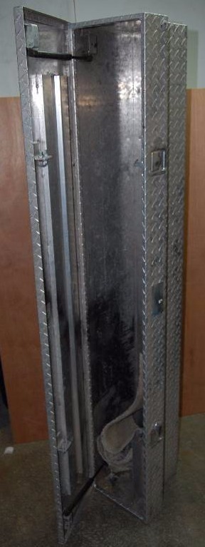 lot 376 image: Truck Bed Tool Box