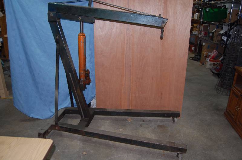 lot 377 image: Engine Hoist