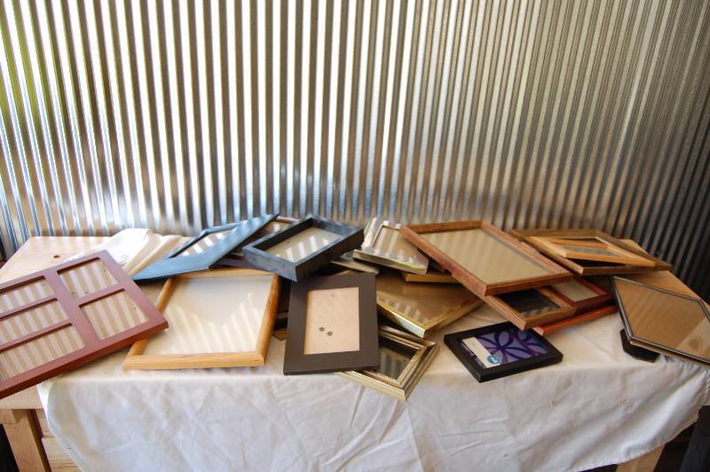 lot 404 image: Picture Frames
