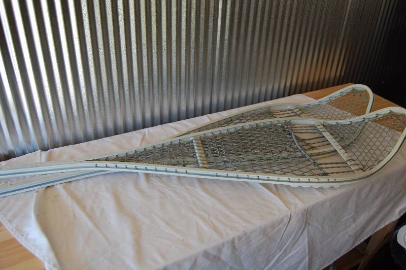 lot 406 image: Snow Shoes