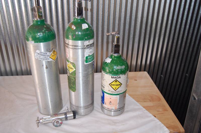 lot 412 image: Oxygen Tanks and Regulator