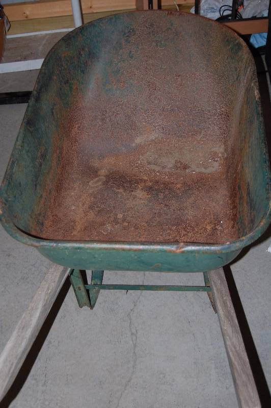 lot 419 image: Wheelbarrow