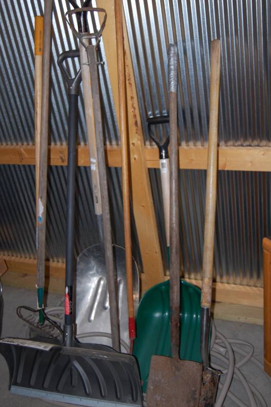 lot 420 image: Yard Tools and Hose