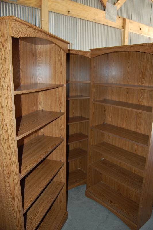 lot 425 image: Three Book Shelves