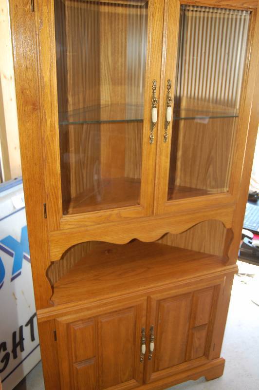 lot 427 image: Corner Hutch