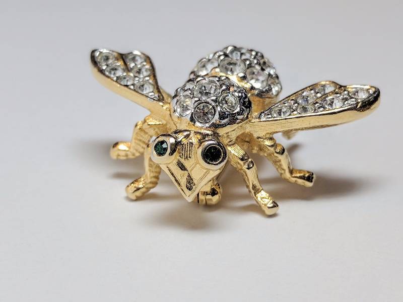 JOAN RIVERS Emerald Eye & Pave Clear Rhinestone Bee Insect Brooch Pin