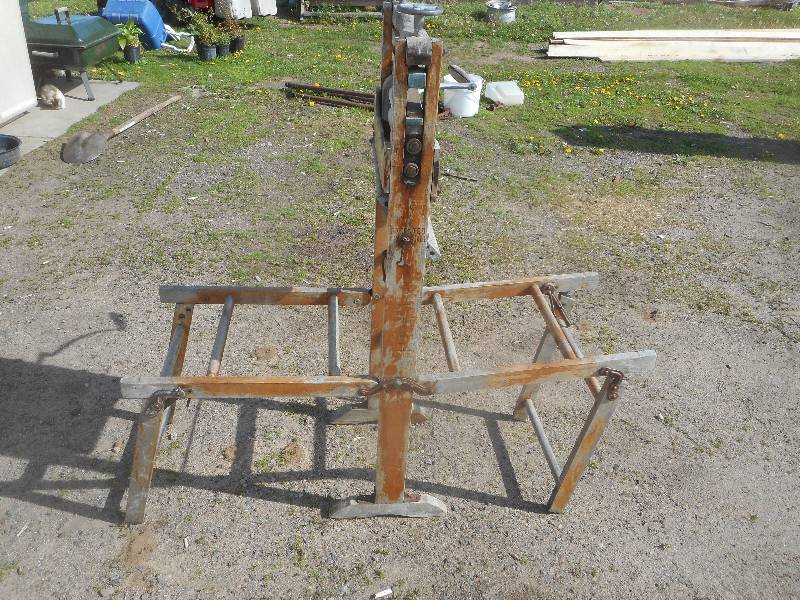 Antique Hand Crank Wash Ringer And Wash Tub Stands